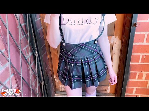❤️ Məktəbli qız öz sikini dərindən çəkir və dərslər yerinə sikik edir. ❤️ Rus pornosu az.punkbass.ru